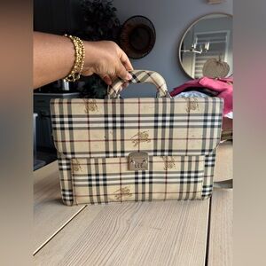 Vintage Burberry Beige and Black Plaid Interior